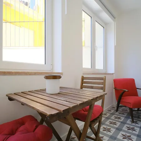 Amazing Vintage Flat In Principe Real *