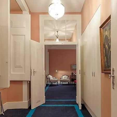 Διαμέρισμα Amazing Vintage Flat In Principe Real *