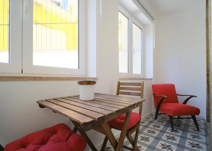 Amazing Vintage Flat In Principe Real *